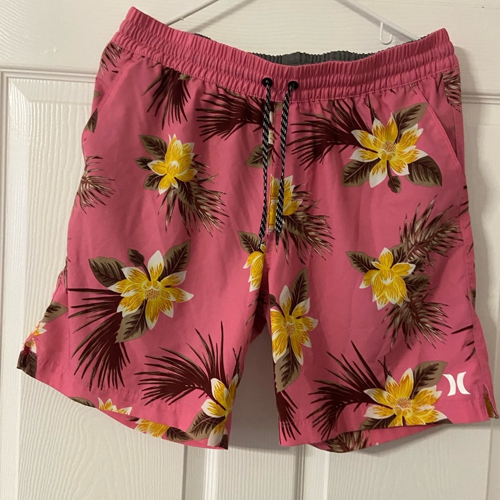 T37- HURLEY Pink Floral Hawaiian Swim/Board Shorts